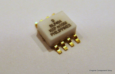 BLF404 4W UHF SMT RF Power Mosfet by Philips/NXP, showcasing its compact SMT ceramic package, designed for efficient performance in RF applications.